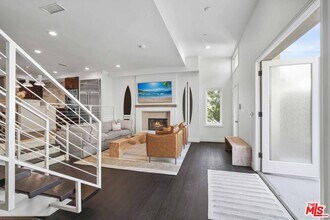 9842 Portola Dr in Beverly Hills, CA - Building Photo - Building Photo