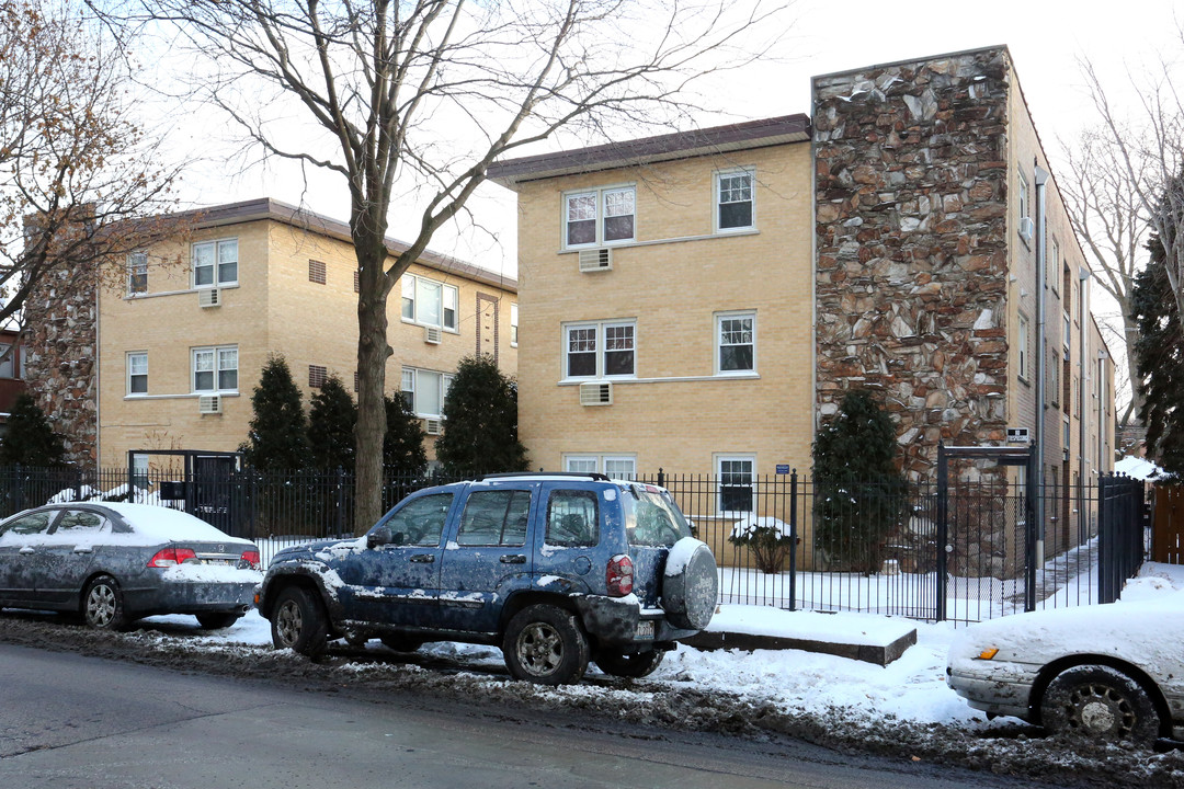 1813-1819 W Touhy Ave in Chicago, IL - Building Photo