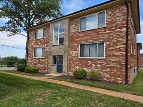 Yorktowne Apartments in St. Louis, MO - Building Photo - Building Photo