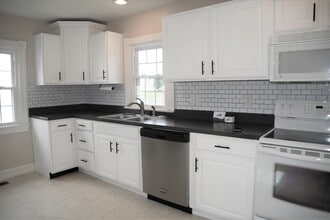 12 Page St in Berryville, VA - Building Photo - Building Photo