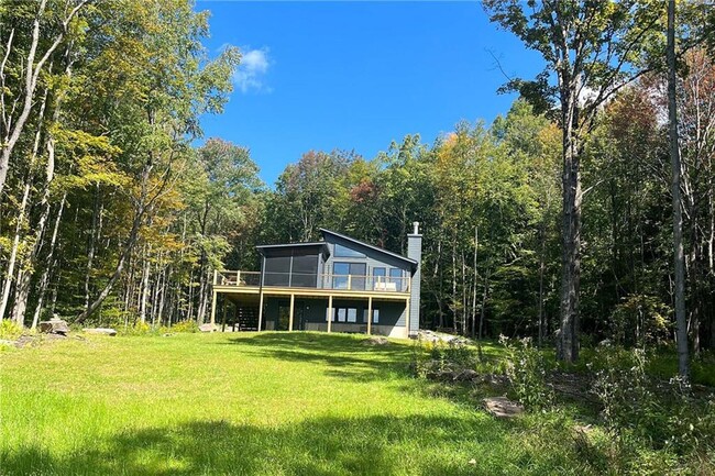 90 Meadow Ln in North Branch, NY - Building Photo - Building Photo