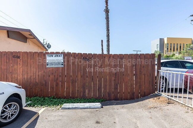 6206 Mission Gorge Rd in San Diego, CA - Building Photo - Building Photo