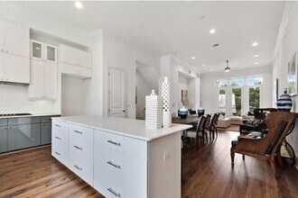 1312 Tinnin Ford Rd in Austin, TX - Building Photo - Building Photo