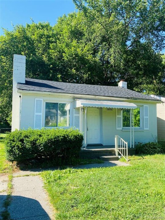 21890 Sharkey St in Clinton Township, MI - Building Photo