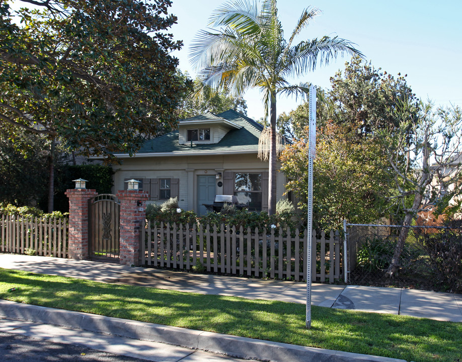 1330 10th St in Santa Monica, CA - Building Photo