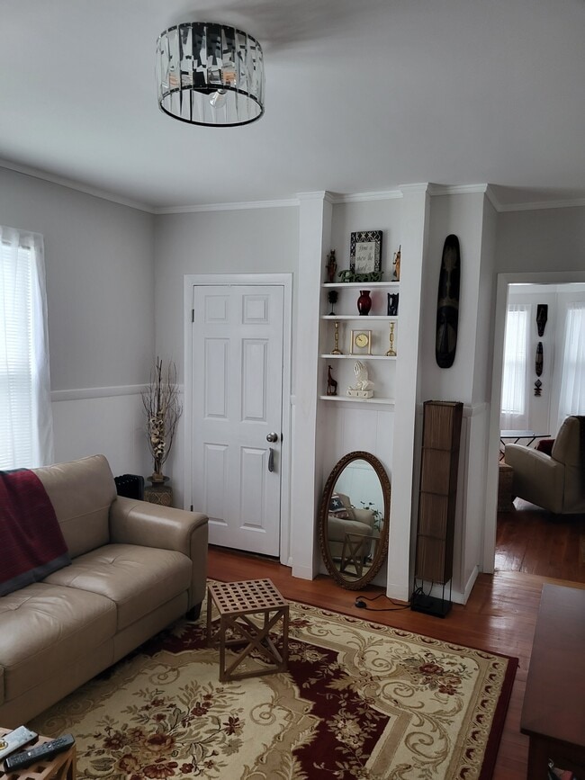 80 Carroll St, Unit 2 in Chelsea, MA - Foto de edificio - Building Photo