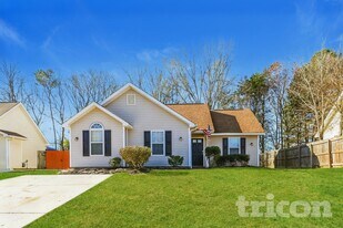 1026 Summit Hills Dr in Charlotte, NC - Building Photo