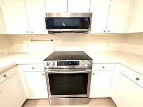 2039 SE 10th Ave, Unit 5035 in Fort Lauderdale, FL - Foto de edificio - Building Photo