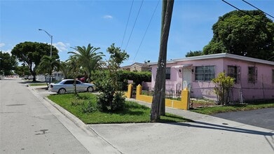 11 W 19th St in Hialeah, FL - Building Photo - Building Photo