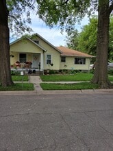 5050 Dudley St, Unit B in Lincoln, NE - Foto de edificio - Building Photo