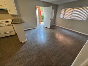 1028 Orange Ave in Long Beach, CA - Foto de edificio - Building Photo