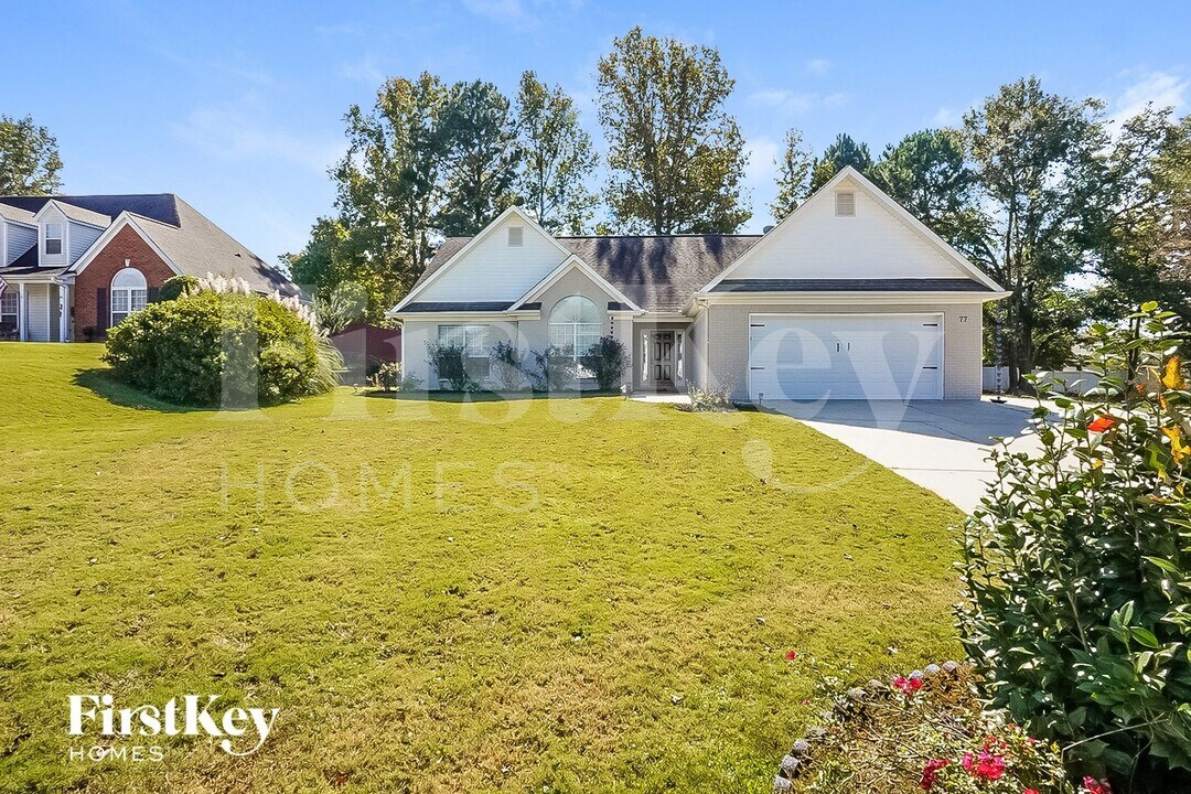 77 Pebble Creek Dr in Newnan, GA - Foto de edificio