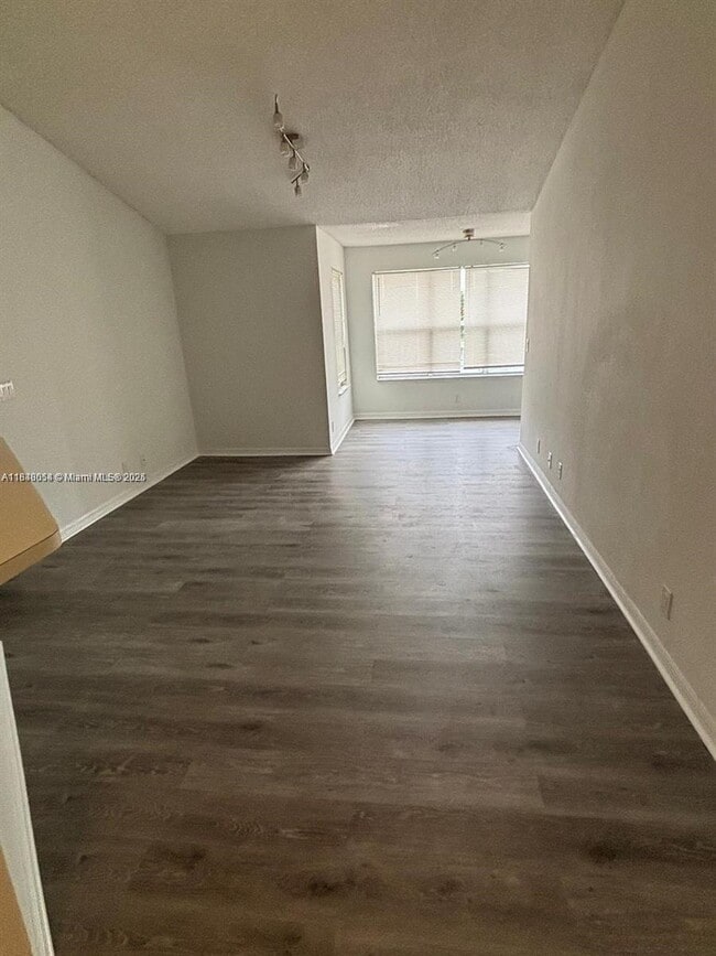 701 Vista Isles Dr in Plantation, FL - Building Photo - Building Photo