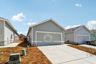 3618 Amber Glade in San Antonio, TX - Building Photo - Building Photo