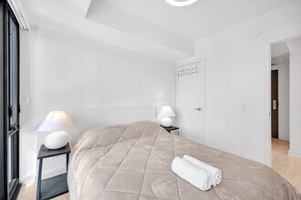 174 Cumberland St, Unit SI ID1388903P in Toronto, ON - Building Photo - Building Photo