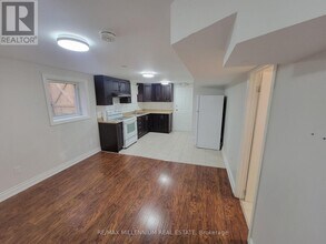 77 Ashford Ct in Brampton, ON - Building Photo - Building Photo