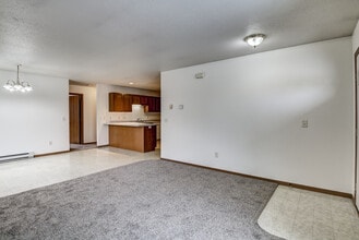 1403 Glenn Pl in Eau Claire, WI - Foto de edificio - Building Photo