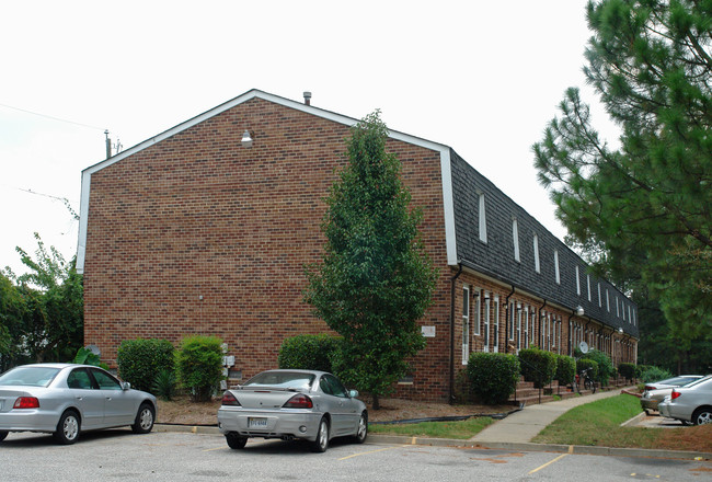 A-VADTO Gardens Apartments in Hampton, VA - Building Photo - Building Photo