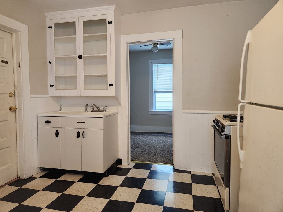 553 Penora St, Unit Upper in Depew, NY - Building Photo