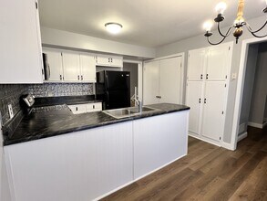 303 E Montcastle Dr in Greensboro, NC - Building Photo - Building Photo