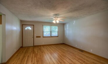 6714 Pacific St in Omaha, NE - Building Photo - Building Photo