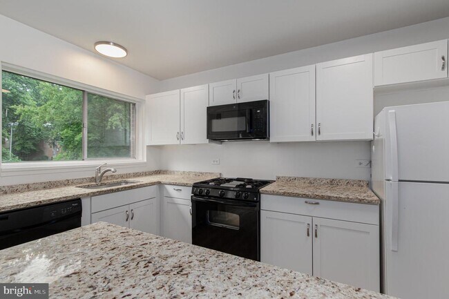 10670 Weymouth St-Unit -204 in Bethesda, MD - Building Photo - Building Photo