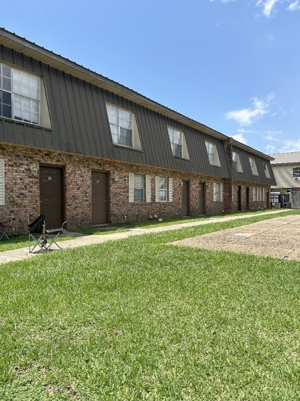 3200 Hospital Rd in Pascagoula, MS - Foto de edificio - Building Photo