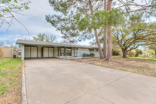 2618 A in San Angelo, TX - Foto de edificio - Building Photo