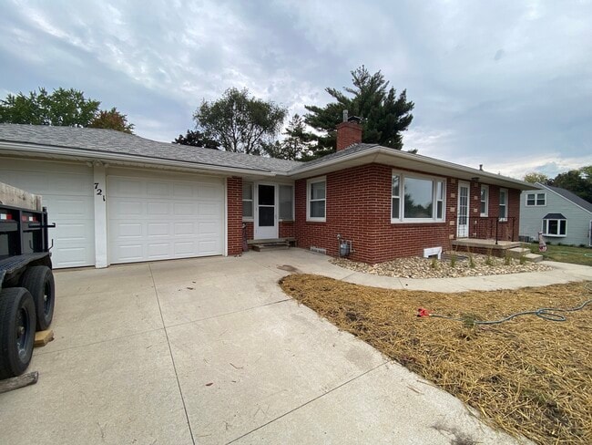 property at 721 W 14th St