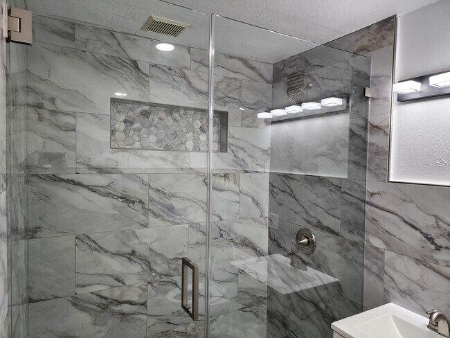 7205 W 3rd Ave in Hialeah, FL - Building Photo - Building Photo