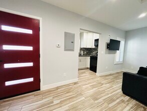 8828 Haas Ave, Unit 8828 in Los Angeles, CA - Building Photo - Building Photo