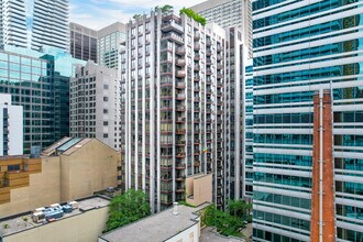 85 Bloor St E in Toronto, ON - Building Photo - Building Photo