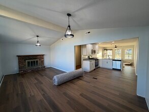 1327 Bethany Ln in Fort Wayne, IN - Building Photo - Building Photo