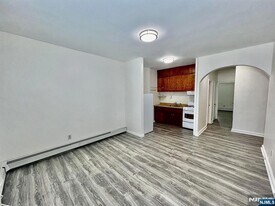 382-386-386 Highland Ave in Kearny, NJ - Building Photo