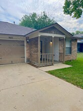 9827-9825 Ardash Ln in San Antonio, TX - Building Photo - Building Photo