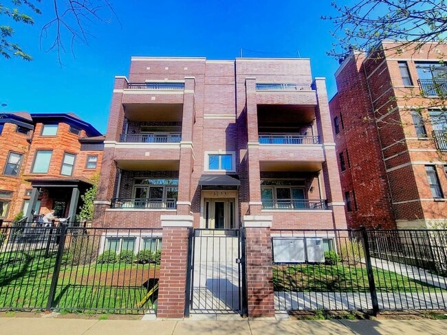 property at 4133 N Kenmore Ave