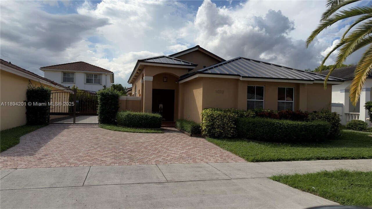 1070 NW 129th Pl in Miami, FL - Building Photo