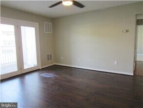 201 Waters Edge Dr, Unit 1 in Newark, DE - Building Photo - Building Photo