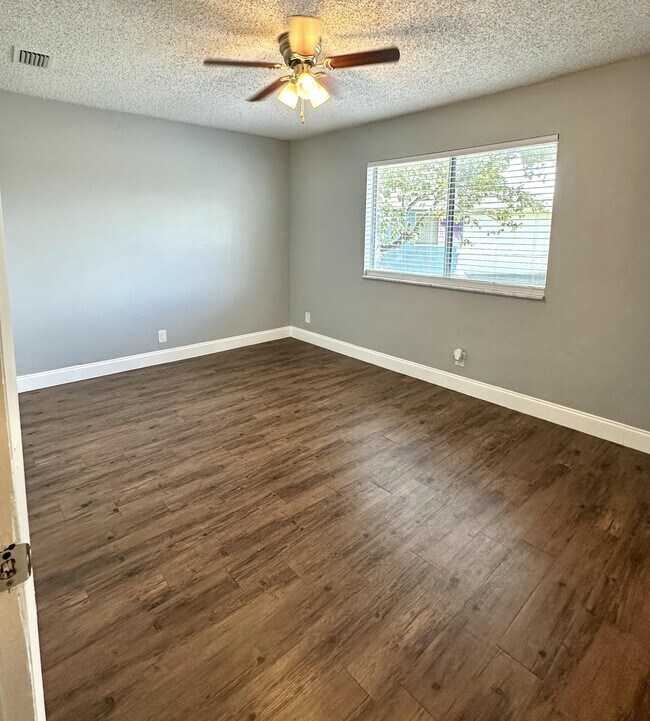 824 E Tiffany Dr in West Palm Beach, FL - Building Photo - Building Photo