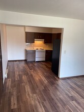 Immaculate Updated 2 Bedroom with 1 Bath in Rockford, IL - Building Photo - Building Photo