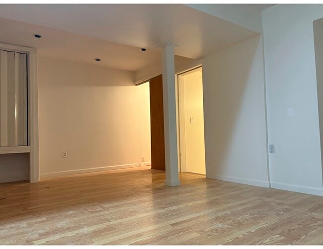 110 Sunnyside Ave, Unit 1