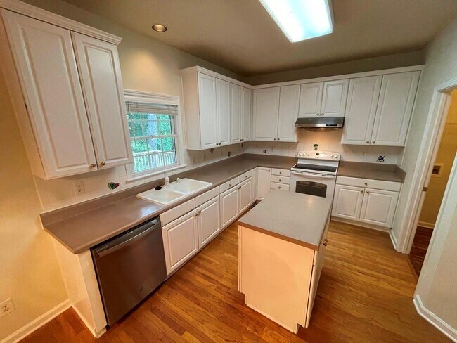 400 Park Creek Dr in Alpharetta, GA - Building Photo - Building Photo