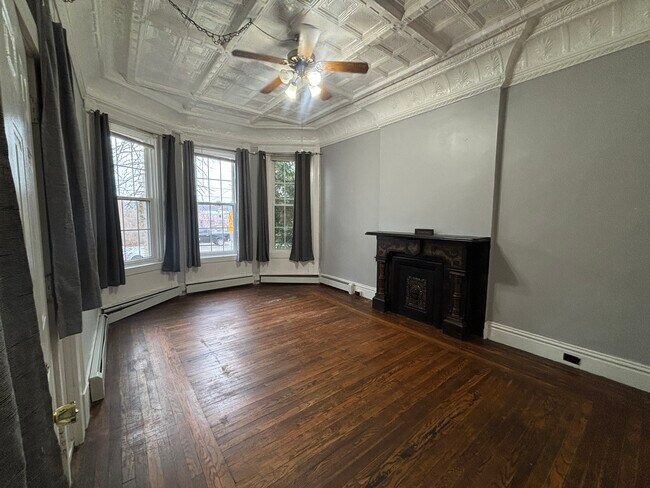 203 Main St in Cohoes, NY - Foto de edificio - Building Photo