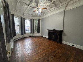 203 Main St, Unit 1 in Cohoes, NY - Foto de edificio - Building Photo