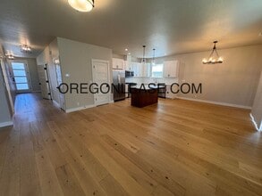 5329 High Banks Rd in Springfield, OR - Building Photo - Building Photo