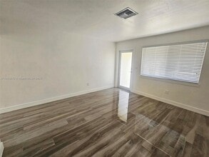 9305 SW 37th St in Miami, FL - Building Photo - Building Photo