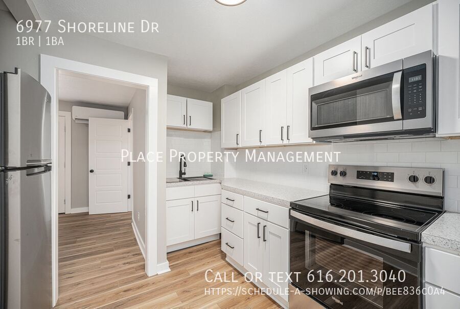 6977 Shoreline Dr in Delton, MI - Building Photo