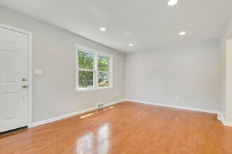 5010 Sheridan St in Riverdale Park, MD - Building Photo - Building Photo