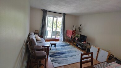 18 Pond St in Boston, MA - Building Photo - Building Photo