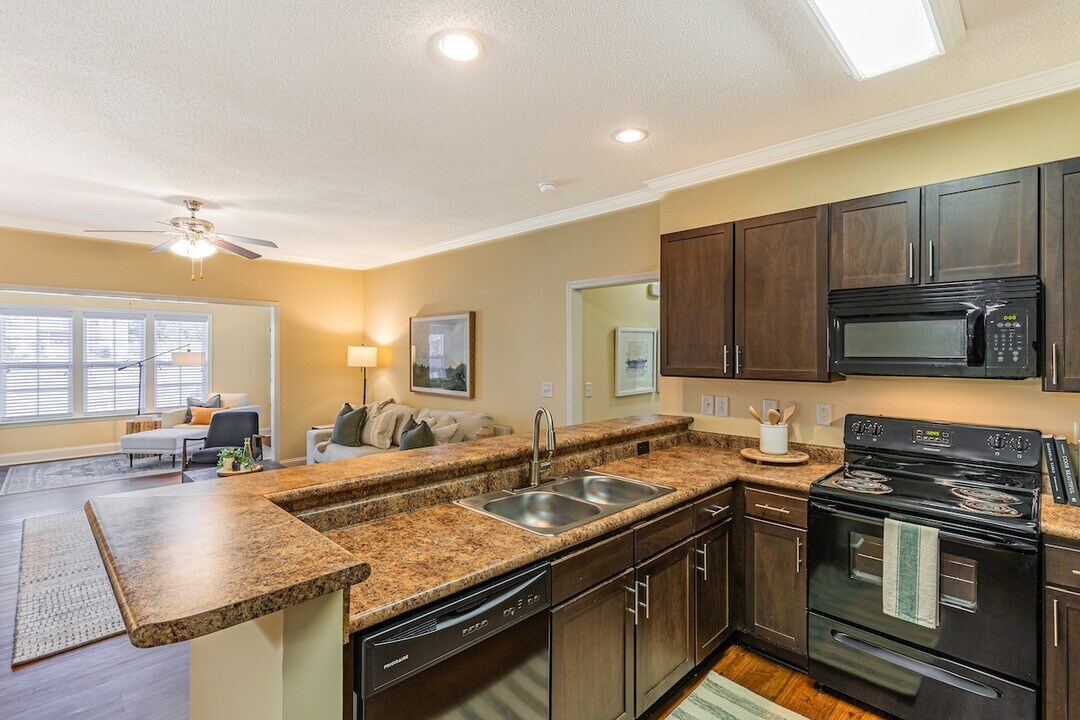 Hawthorne Crestview in Warner Robins, GA - Foto de edificio
